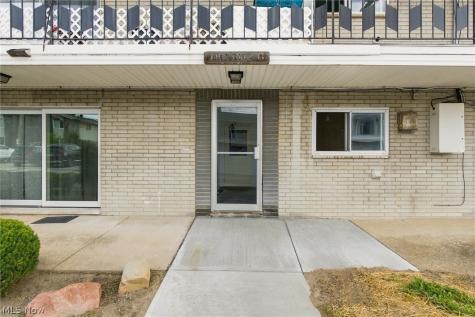 1402 Golden Gate Boulevard Mayfield Heights OH 44124