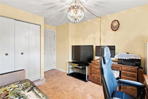 1402 Golden Gate Boulevard Mayfield Heights OH 44124