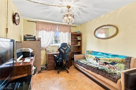 1402 Golden Gate Boulevard Mayfield Heights OH 44124