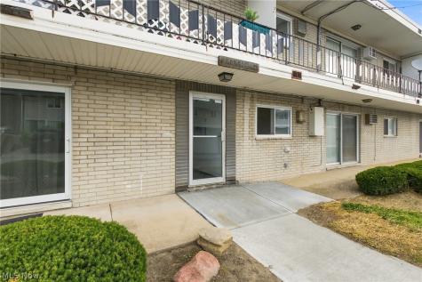 1402 Golden Gate Boulevard Mayfield Heights OH 44124