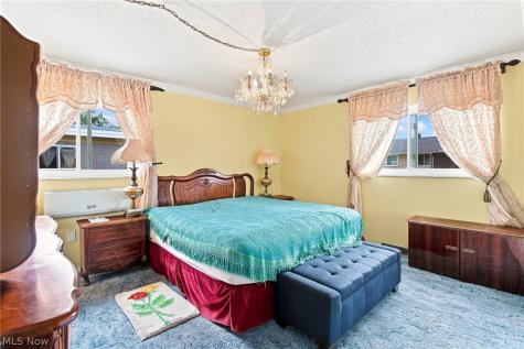 1402 Golden Gate Boulevard Mayfield Heights OH 44124