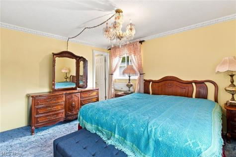 1402 Golden Gate Boulevard Mayfield Heights OH 44124