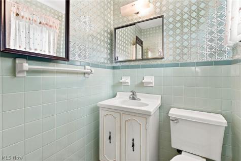 1402 Golden Gate Boulevard Mayfield Heights OH 44124
