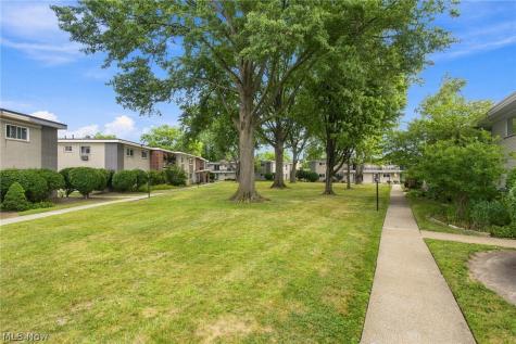1402 Golden Gate Boulevard Mayfield Heights OH 44124