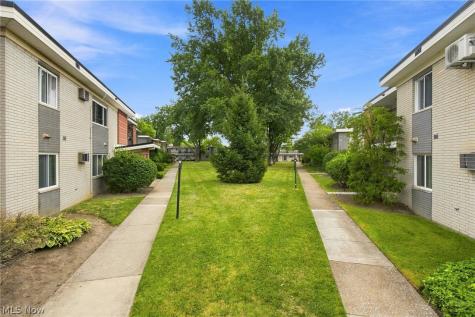 1402 Golden Gate Boulevard Mayfield Heights OH 44124