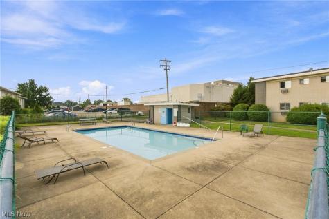 1402 Golden Gate Boulevard Mayfield Heights OH 44124
