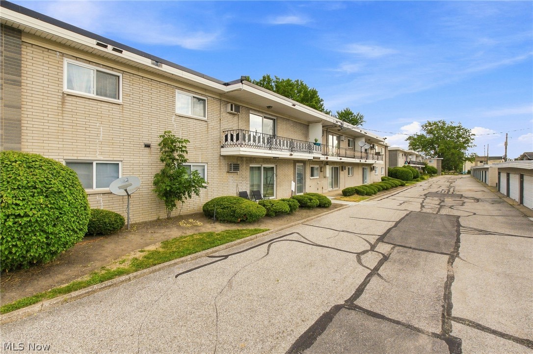 1402 Golden Gate Boulevard Mayfield Heights OH 44124