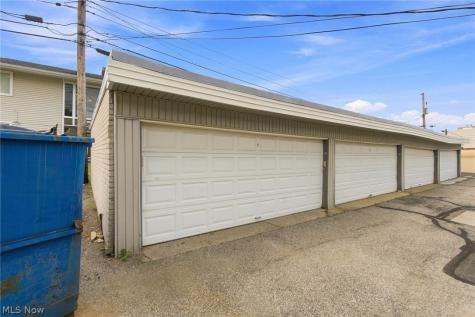 1402 Golden Gate Boulevard Mayfield Heights OH 44124