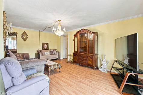 1402 Golden Gate Boulevard Mayfield Heights OH 44124