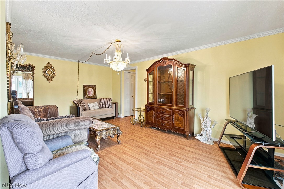 1402 Golden Gate Boulevard Mayfield Heights OH 44124