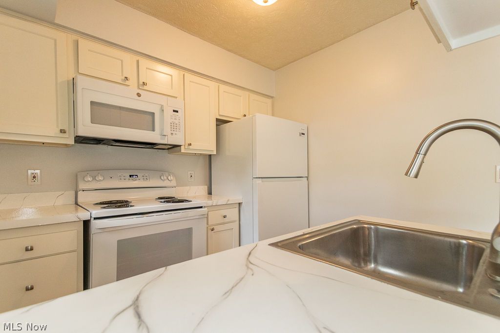 2003 Stoney Run Circle Broadview Heights OH 44147