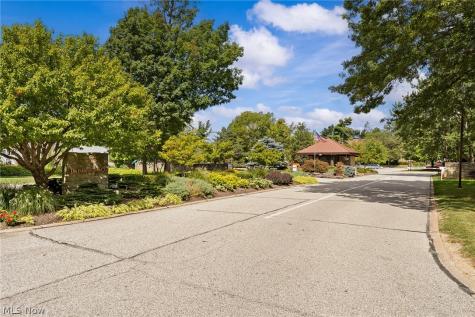 443 Eagle Trace Mayfield Heights OH 44124
