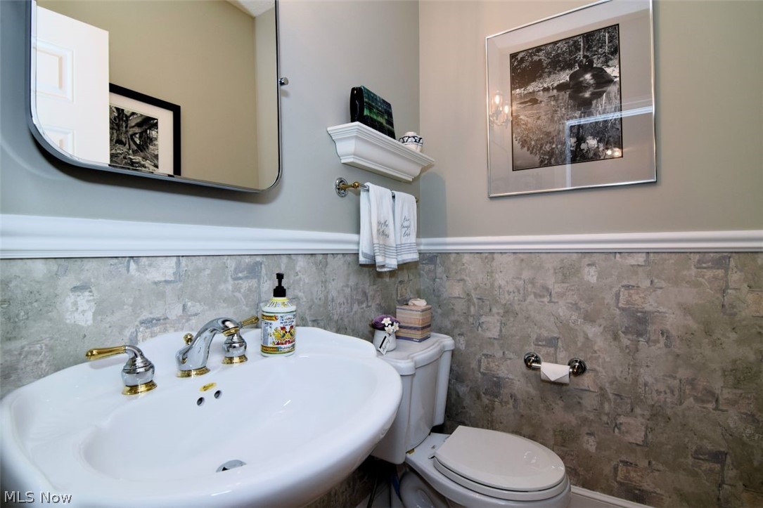 8205 Knolls Way Chagrin Falls OH 44023
