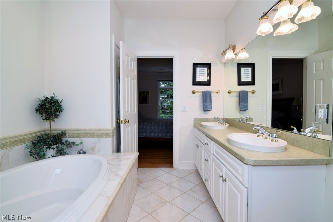 8205 Knolls Way Chagrin Falls OH 44023