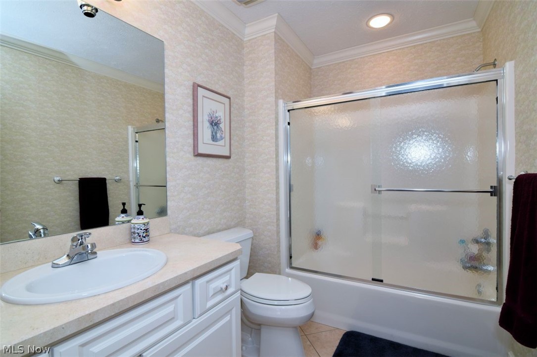 8205 Knolls Way Chagrin Falls OH 44023