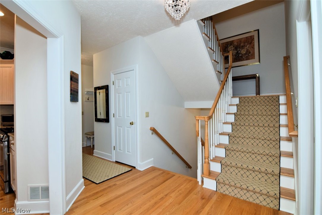 8205 Knolls Way Chagrin Falls OH 44023