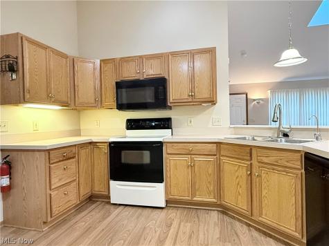 1460 Laurenbrook Lane NE Massillon OH 44646