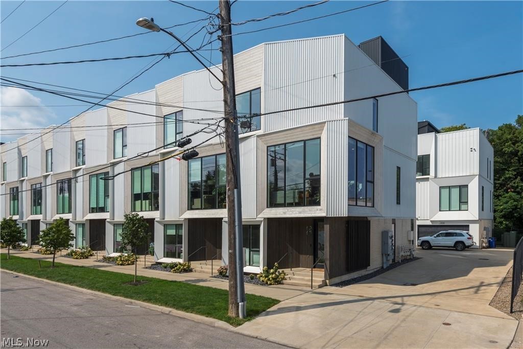 1320 W 58th Street Cleveland OH 44102