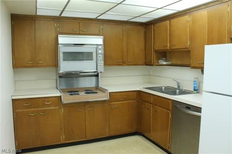 2089 Wooster Road Rocky River OH 44116