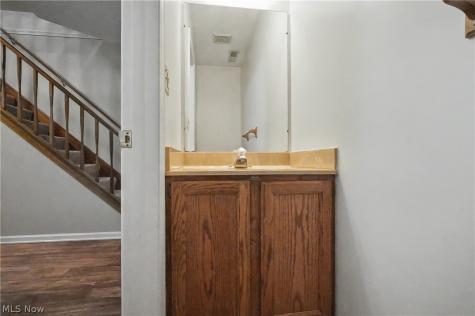 2412 Wrens Drive S Stow OH 44224
