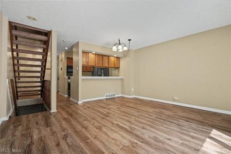 2412 Wrens Drive S Stow OH 44224