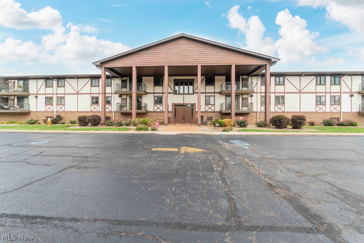 North Olmsted OH, 4849 Grace Road, Unit 216