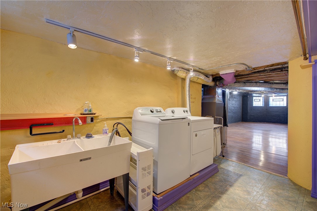 1031 Kenilworth Avenue Cleveland OH 44113