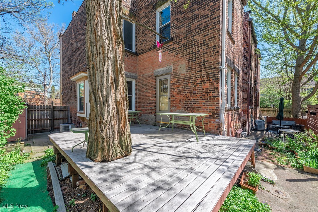 1031 Kenilworth Avenue Cleveland OH 44113