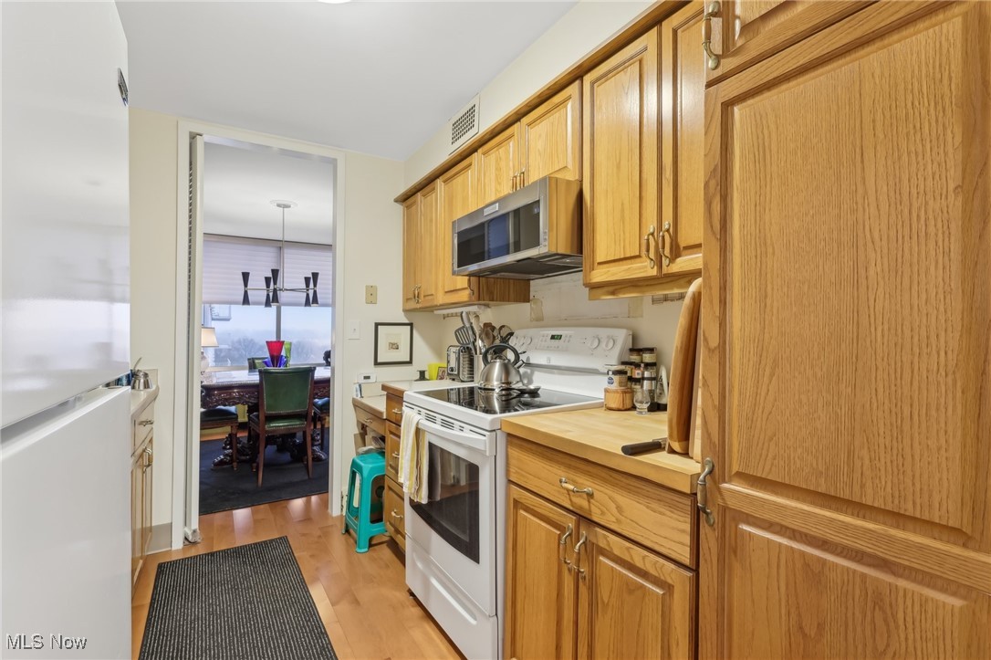 12700 Lake Avenue Lakewood OH 44107