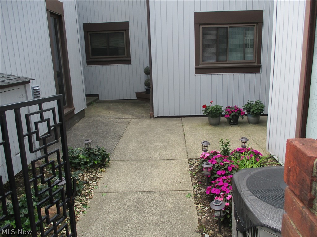 722 Tinkers Lane Sagamore Hills OH 44067