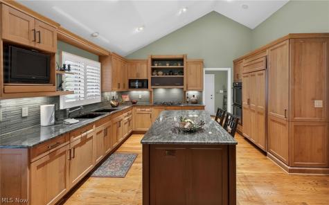 10 Longmeadow Lane Beachwood OH 44122