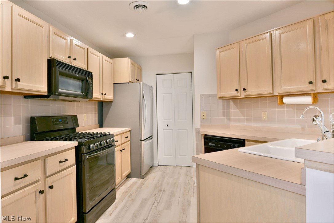 115 N Aspen Court NE Warren OH 44484
