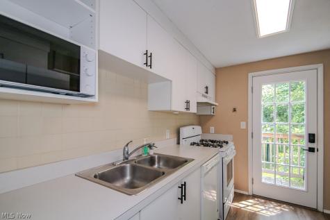 10015 Windjammer Trail Aurora OH 44202
