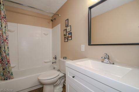 10015 Windjammer Trail Aurora OH 44202
