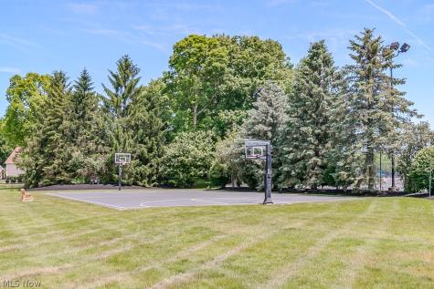10015 Windjammer Trail Aurora OH 44202