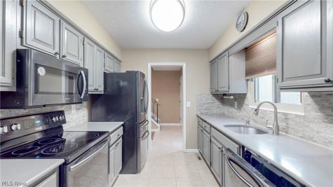 19533 Idlewood Trail Strongsville OH 44149