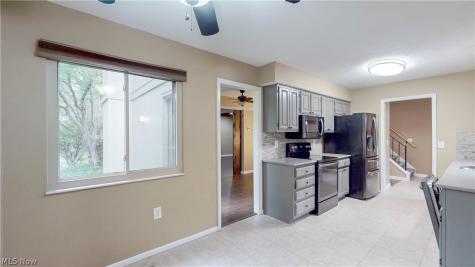 19533 Idlewood Trail Strongsville OH 44149