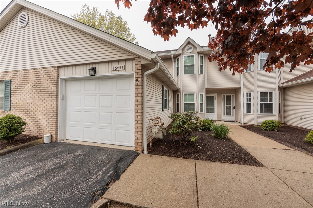 16457 Emerald Point Middleburg Heights OH 44130