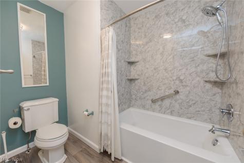 16457 Emerald Point Middleburg Heights OH 44130