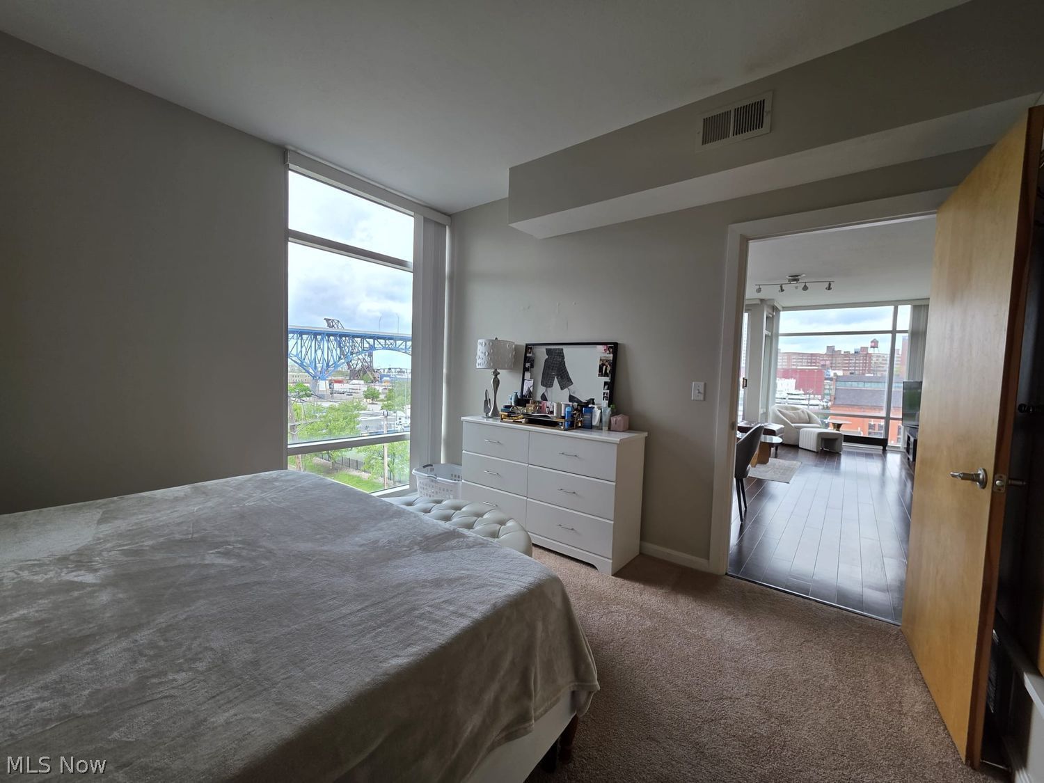 1237 Washington Avenue Cleveland OH 44113
