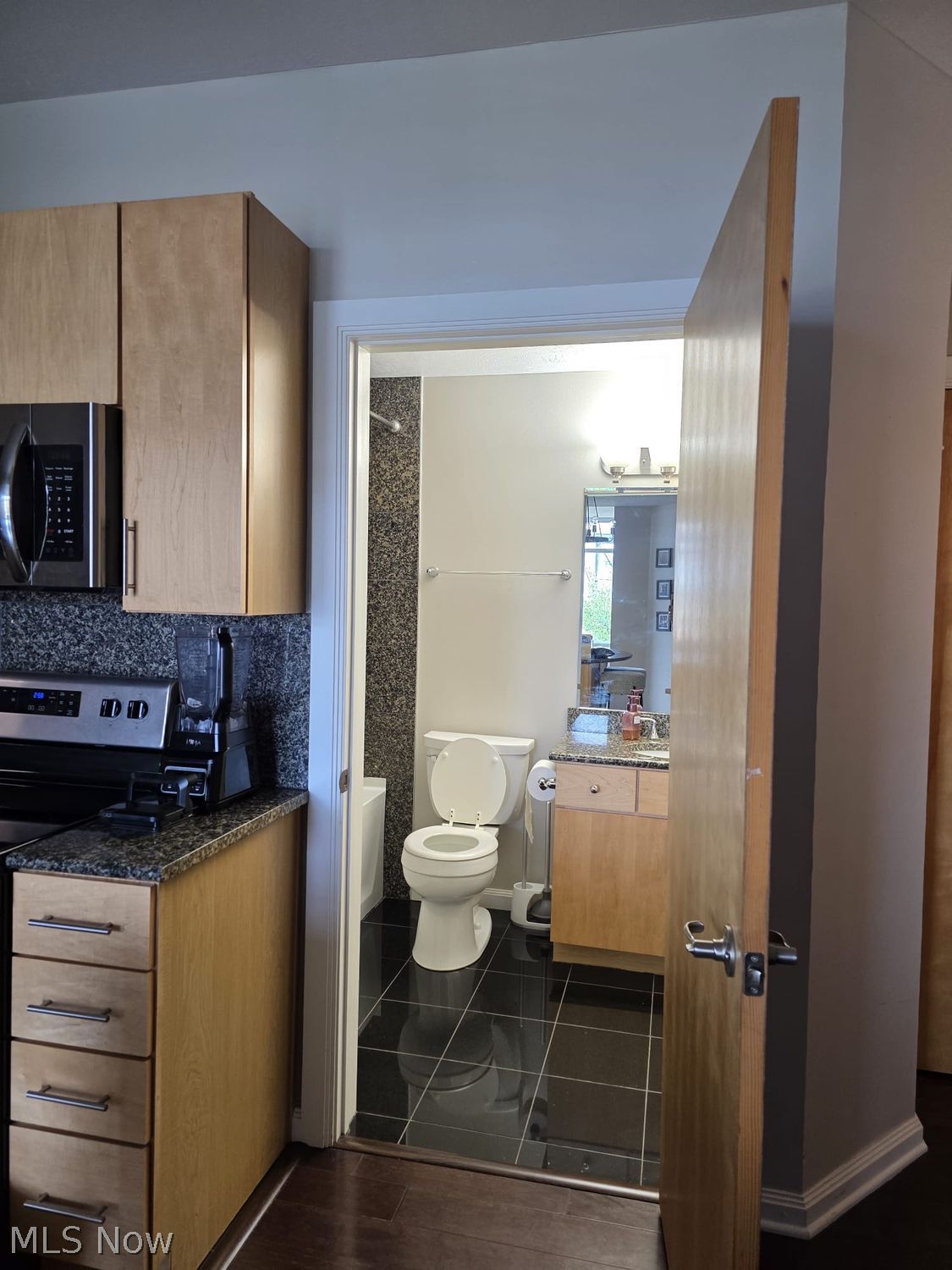 1237 Washington Avenue Cleveland OH 44113