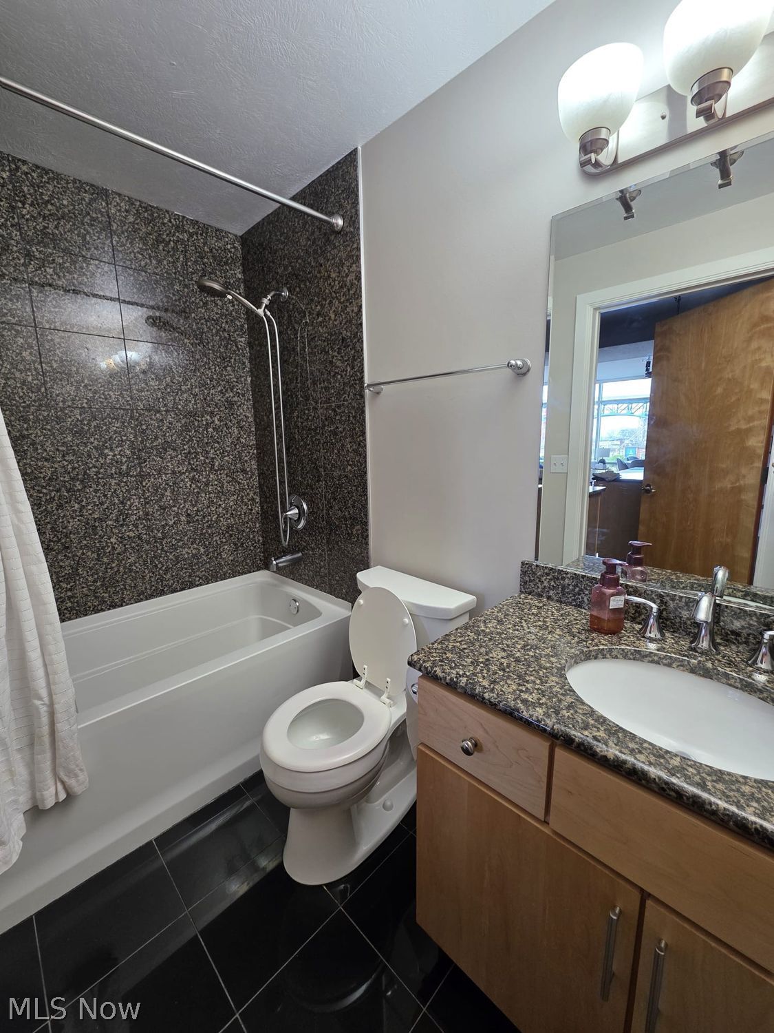 1237 Washington Avenue Cleveland OH 44113