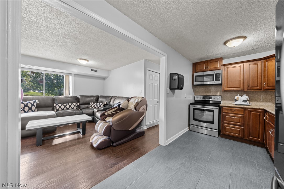 9640 Cove Drive North Royalton OH 44133