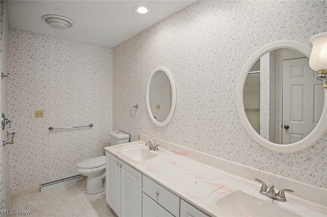 2345 Whispering Meadows Drive NE Warren OH 44483