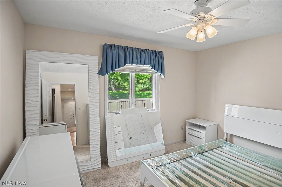 2345 Whispering Meadows Drive NE Warren OH 44483