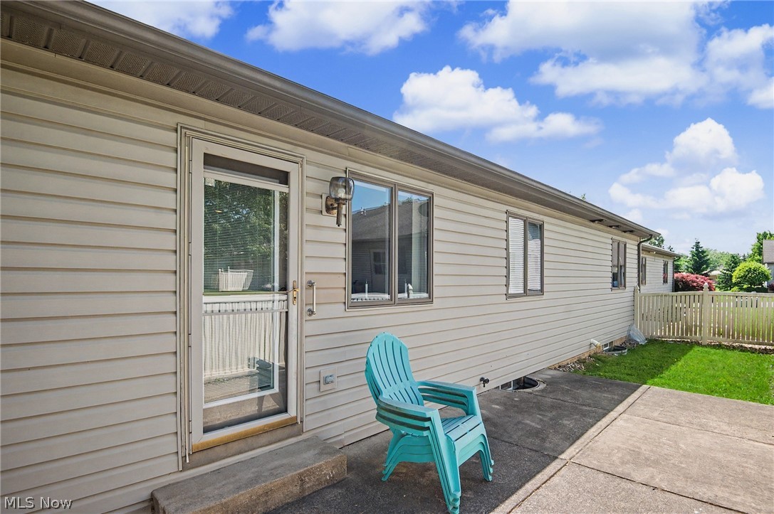 2345 Whispering Meadows Drive NE Warren OH 44483