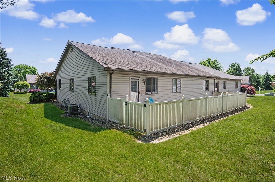 2345 Whispering Meadows Drive NE Warren OH 44483