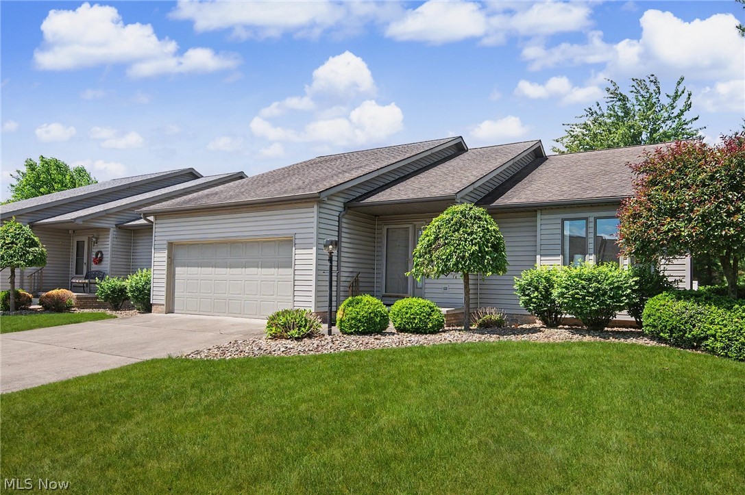 2345 Whispering Meadows Drive NE Warren OH 44483