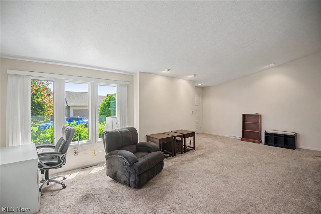 2345 Whispering Meadows Drive NE Warren OH 44483
