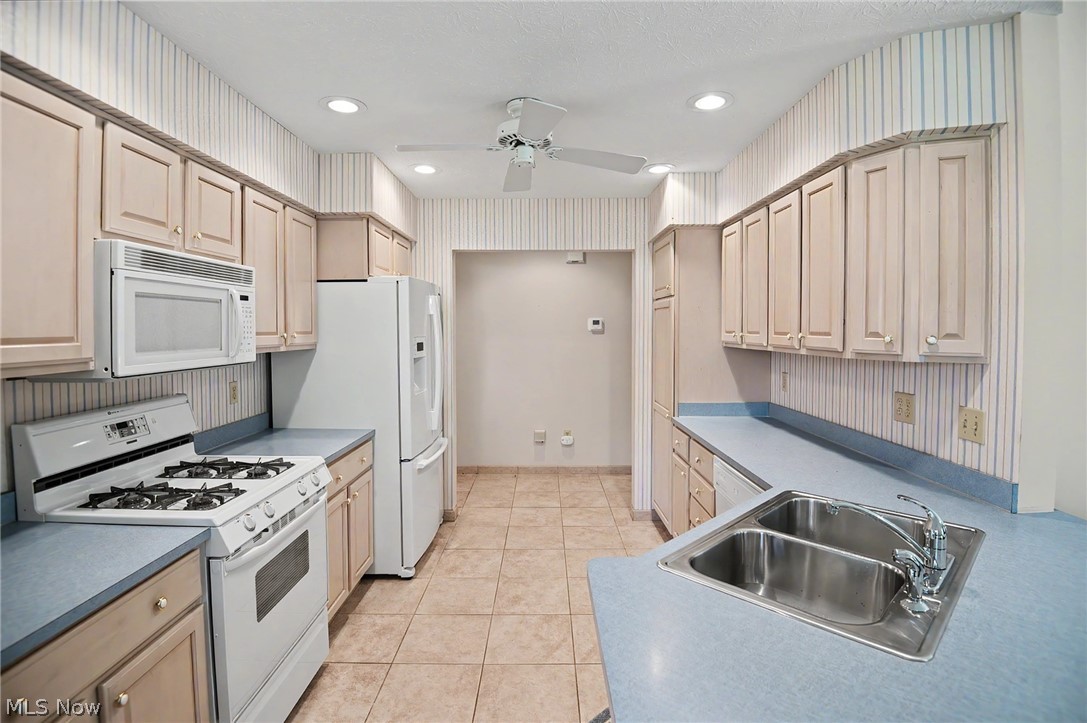 2345 Whispering Meadows Drive NE Warren OH 44483